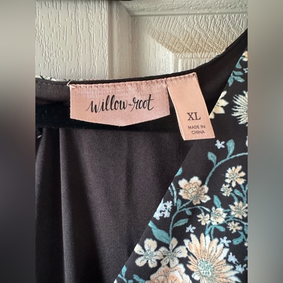 Willow Backless Floral Maxi Dress - Black and Cream - Picture 3 of 4